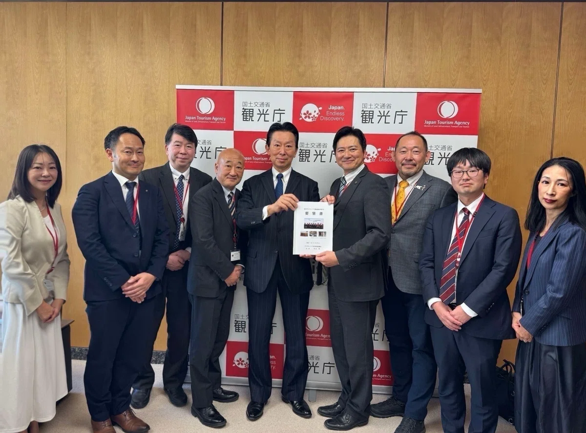 観光庁 秡川直也長官へ要望書をお渡ししました